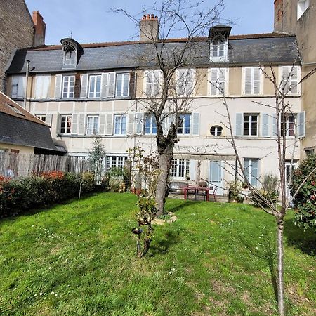La Cour Du Chateau Ла-Шарите-сюр-Луар Экстерьер фото