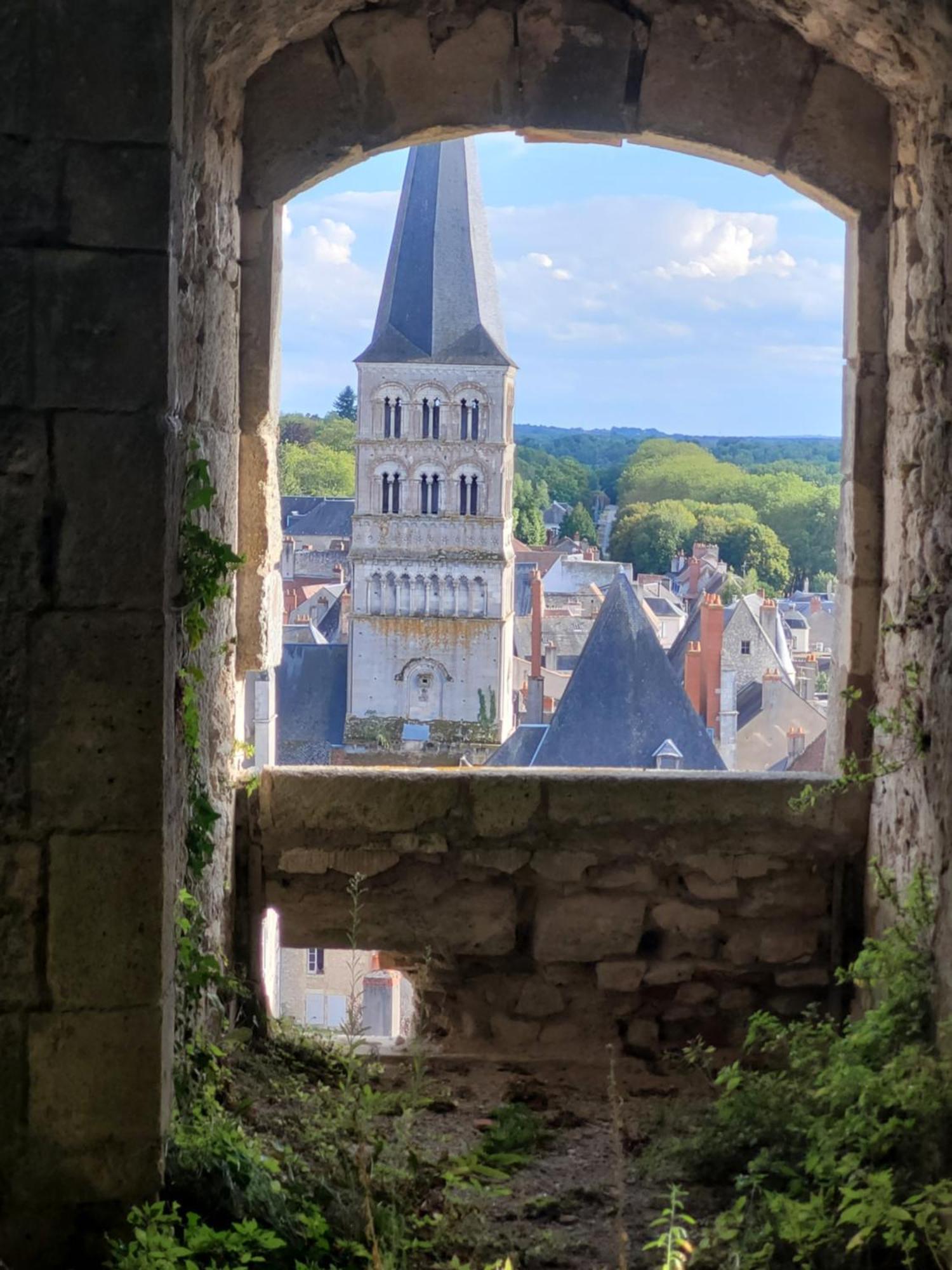 La Cour Du Chateau Ла-Шарите-сюр-Луар Экстерьер фото